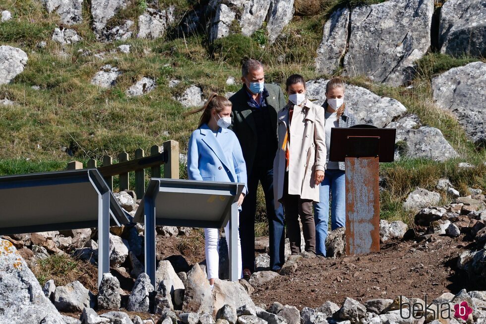 Los Reyes Felipe y Letizia, la Princesa Leonor y la Infanta Sofía en el mirador de Santa María del Puerto, Pueblo Ejemplar 2021