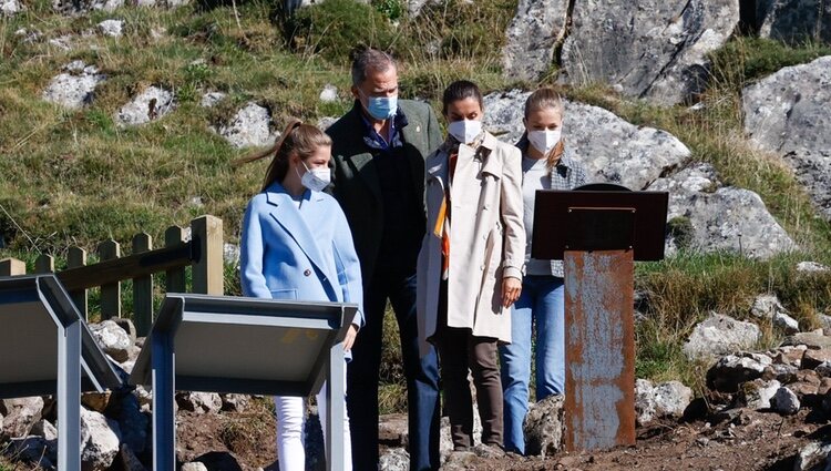 Los Reyes Felipe y Letizia, la Princesa Leonor y la Infanta Sofía en el mirador de Santa María del Puerto, Pueblo Ejemplar 2021