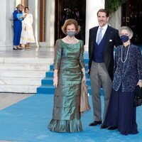 La Reina Sofía, Pablo de Grecia e Irene de Grecia en la boda de Felipe de Grecia y Nina Flohr