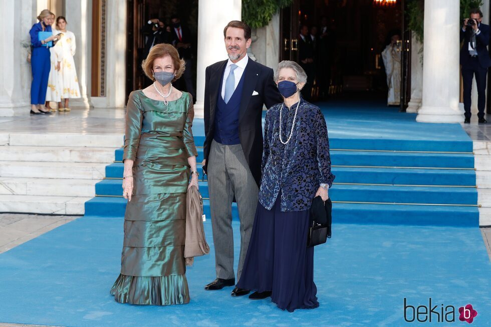 La Reina Sofía, Pablo de Grecia e Irene de Grecia en la boda de Felipe de Grecia y Nina Flohr