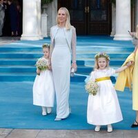 Alice Naylor-Leyland y Sabine Getty en la boda de Felipe de Grecia y Nina Flohr