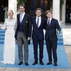 Pablo y Marie Chantal de Grecia con sus hijos Achileas y Aristides de Grecia en la boda de Felipe de Grecia y Nina Flohr