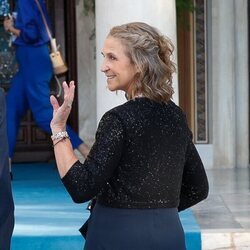 La Infanta Elena saludando en la boda de Felipe de Grecia y Nina Flohr