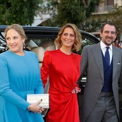 Theodora de Grecia y Nicolás y Tatiana de Grecia en la boda de Felipe de Grecia y Nina Flohr