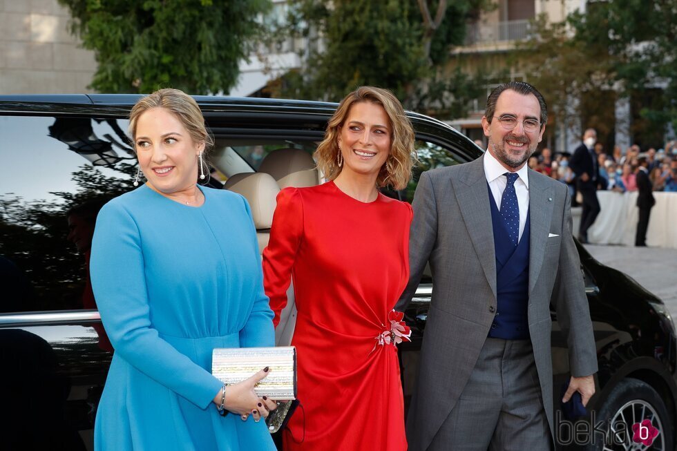 Theodora de Grecia y Nicolás y Tatiana de Grecia en la boda de Felipe de Grecia y Nina Flohr