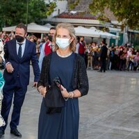 La Infanta Elena con mascarilla en la boda de Felipe de Grecia y Nina Flohr