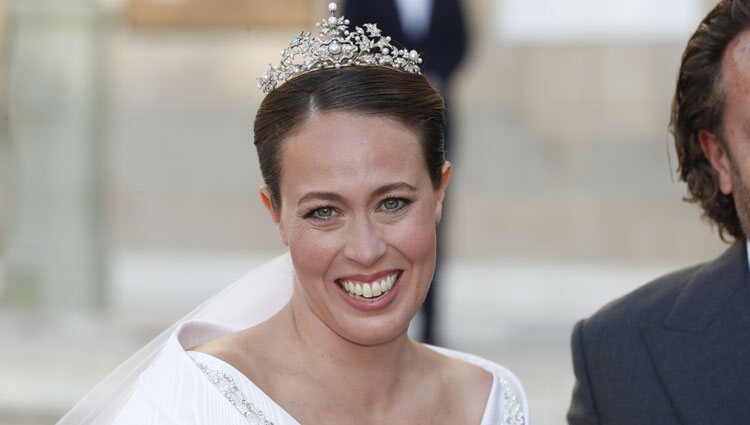 Nina Flohr con la tiara Antique Corsage en su boda con Felipe de Grecia