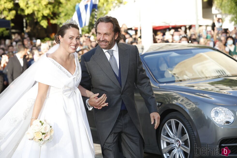 Nina Flohr y su padre Thomas Flohr en la boda de Felipe de Grecia y Nina Flohr