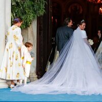 La cola del vestido de novia de Nina Flohr en la boda de Felipe de Grecia y Nina Flohr