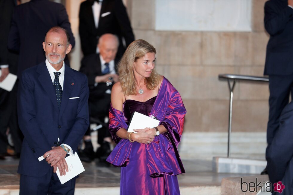 Kyril de Bulgaria y Katharine Butler en la boda de Felipe de Grecia y Nina Flohr