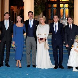 Pablo y Marie Chantal de Grecia con sus hijos en la boda de Felipe de Grecia y Nina Flohr