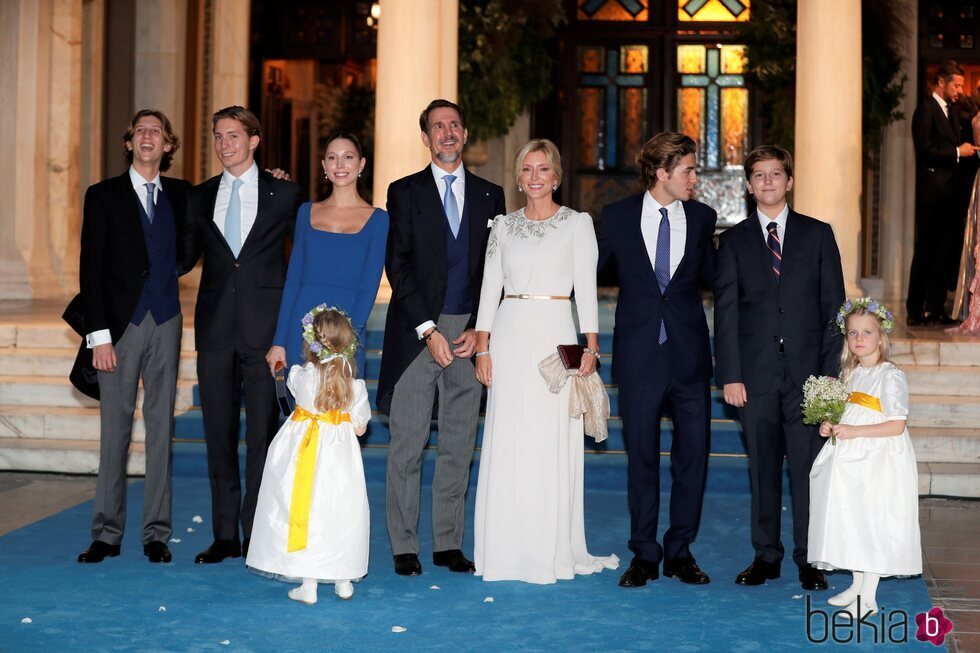 Pablo y Marie Chantal de Grecia con sus hijos Olympia, Constantino, Achileas, Odysseas y Aristides de Grecia en la boda de Felipe de Grecia y Nina Flohr