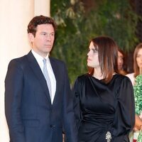 Eugenia de York mira a Jack Brooksbank en la boda de Felipe de Grecia y Nina Flohr