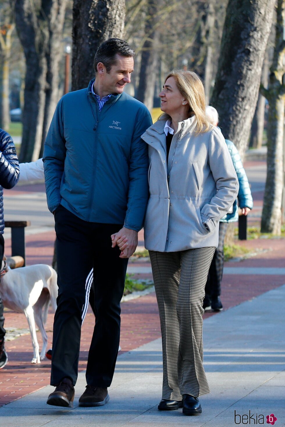 La Infanta Cristina e Iñaki Urdangarin se dedican una tierna mirada en Vitoria