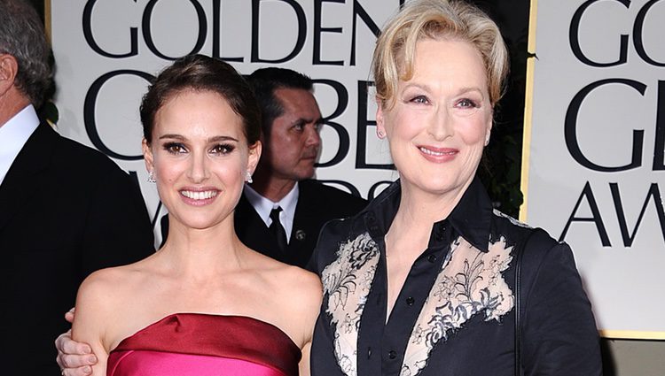 Natalie Portman y Meryl Streep en la alfombra roja de los Globos de Oro 2012