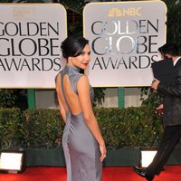 Naya Rivera en la alfombra roja de los Globos de Oro 2012