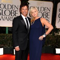 Rob Lowe y Sheryl Berkoff en la alfombra roja de los Globos de Oro 2012