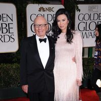 Rupert Murdoch y Wendi Deng en la alfombra roja de los Globos de Oro 2012