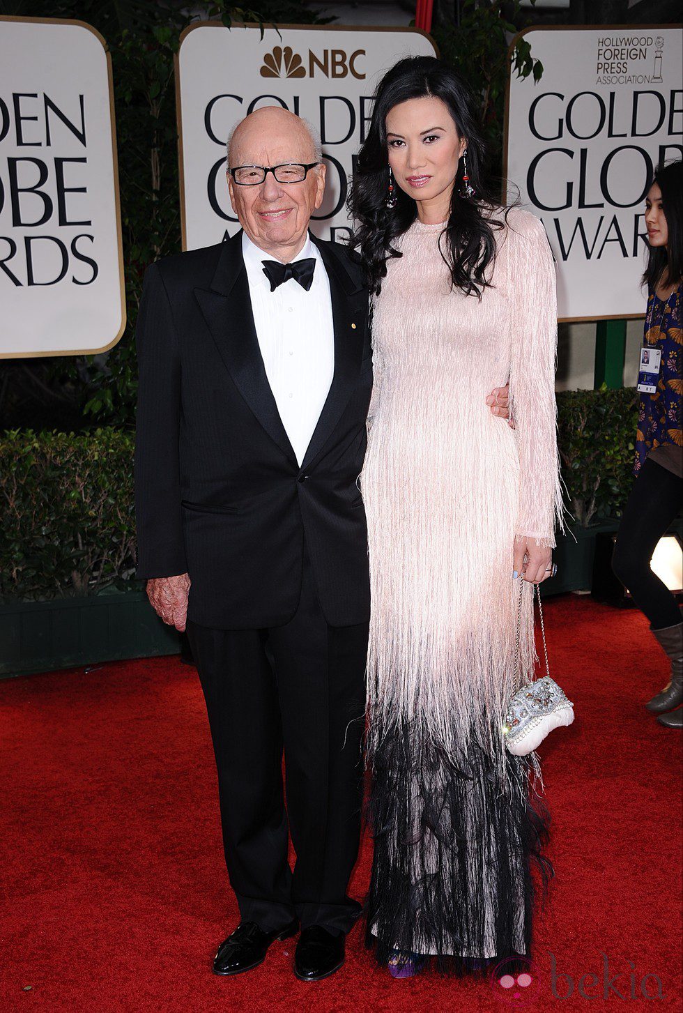 Rupert Murdoch y Wendi Deng en la alfombra roja de los Globos de Oro 2012