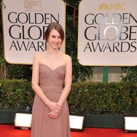 Tessa Farmiga en la alfombra roja de los Globos de Oro 2012