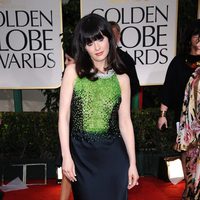 Zooey Deschannel en la alfombra roja de los Globos de Oro 2012