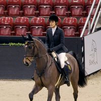 Carlota Casiraghi participando en el concurso de saltos CSI Basel de Suiza