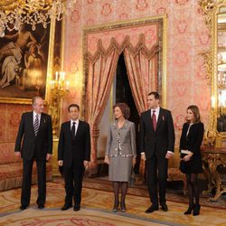 Los Reyes, los Príncipes de Asturias y Nicolas Sarkozy en el Palacio Real