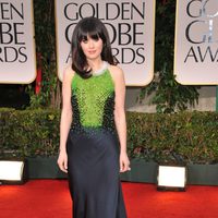 Zooey Deschanel en la alfombra roja de los Globos de Oro 2012