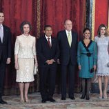 Los Reyes, los Príncipes, el presidente de Perú y su esposa en la cena de gala