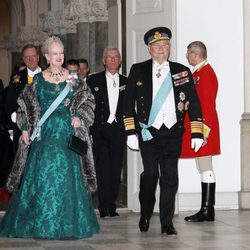 Margarita y Enrique de Dinamarca en la cena de gala al Cuerpo Diplomático