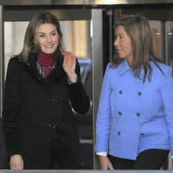 La Princesa Letizia y Ana Mato en un Foro contra el cáncer