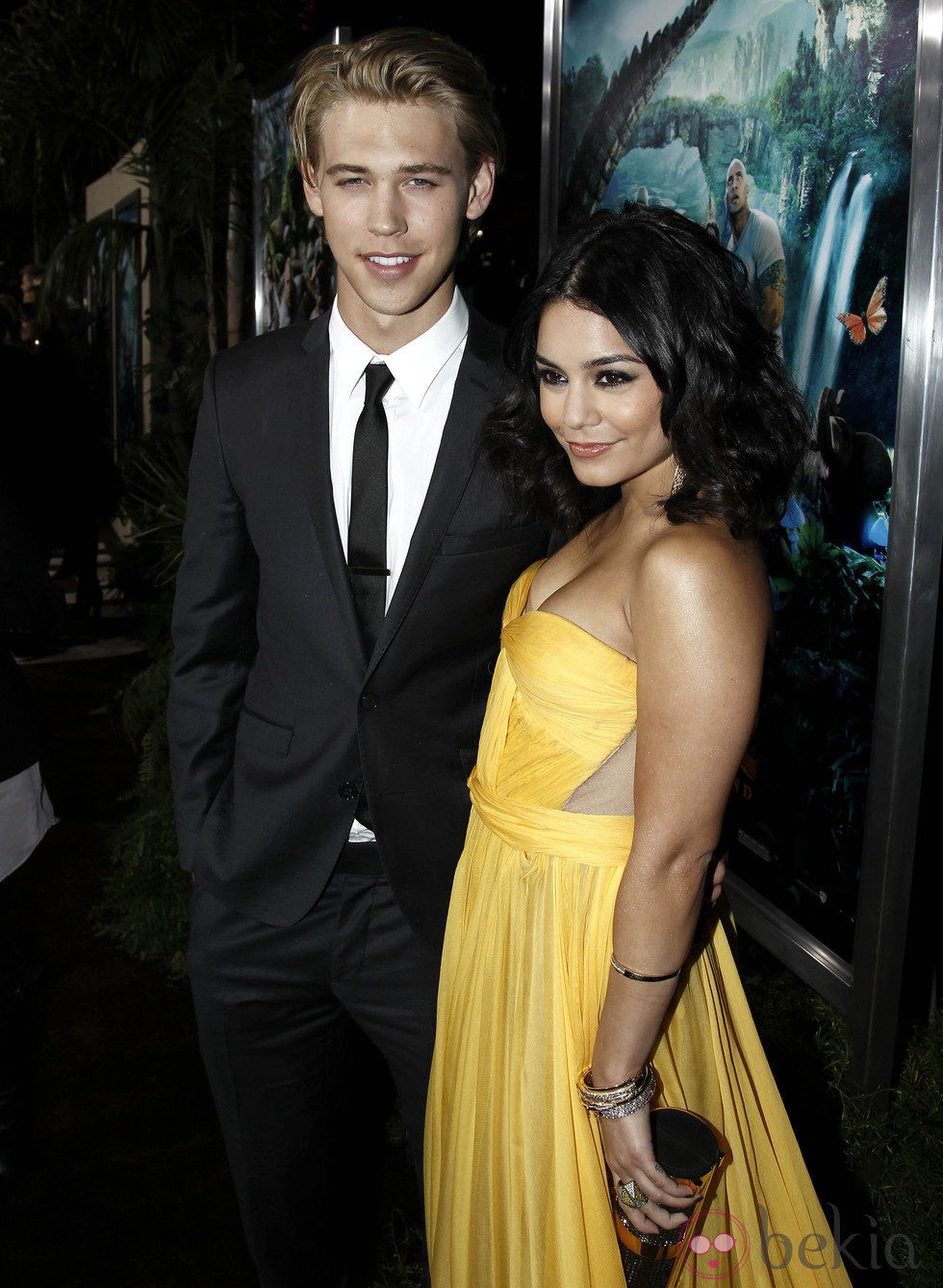 Austin Butler y Vanessa Hudgens en el estreno de 'Viaje al centro de la tierra 2' en Los Ángeles