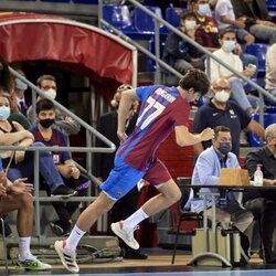 Pablo Urdangarin en su debut con el Barça de Balonmano con el dorsal 77