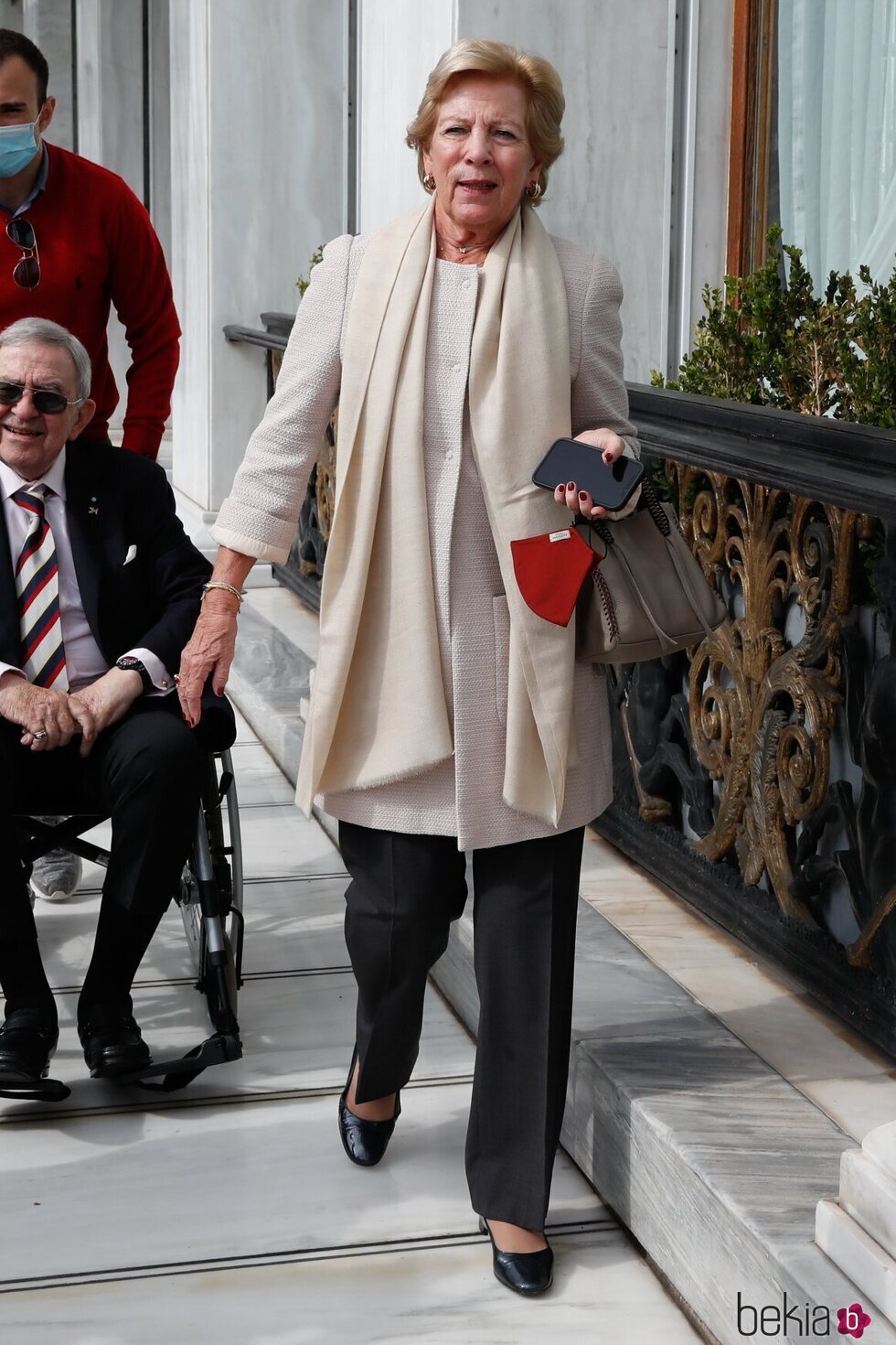 Ana María de Grecia de camino al almuerzo posterior a la boda de Felipe de Grecia y Nina Flohr