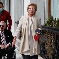 Ana María de Grecia de camino al almuerzo posterior a la boda de Felipe de Grecia y Nina Flohr