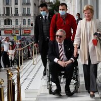 Constantino y Ana María de Grecia en el almuerzo posterior a la boda de Felipe de Grecia y Nina Flohr