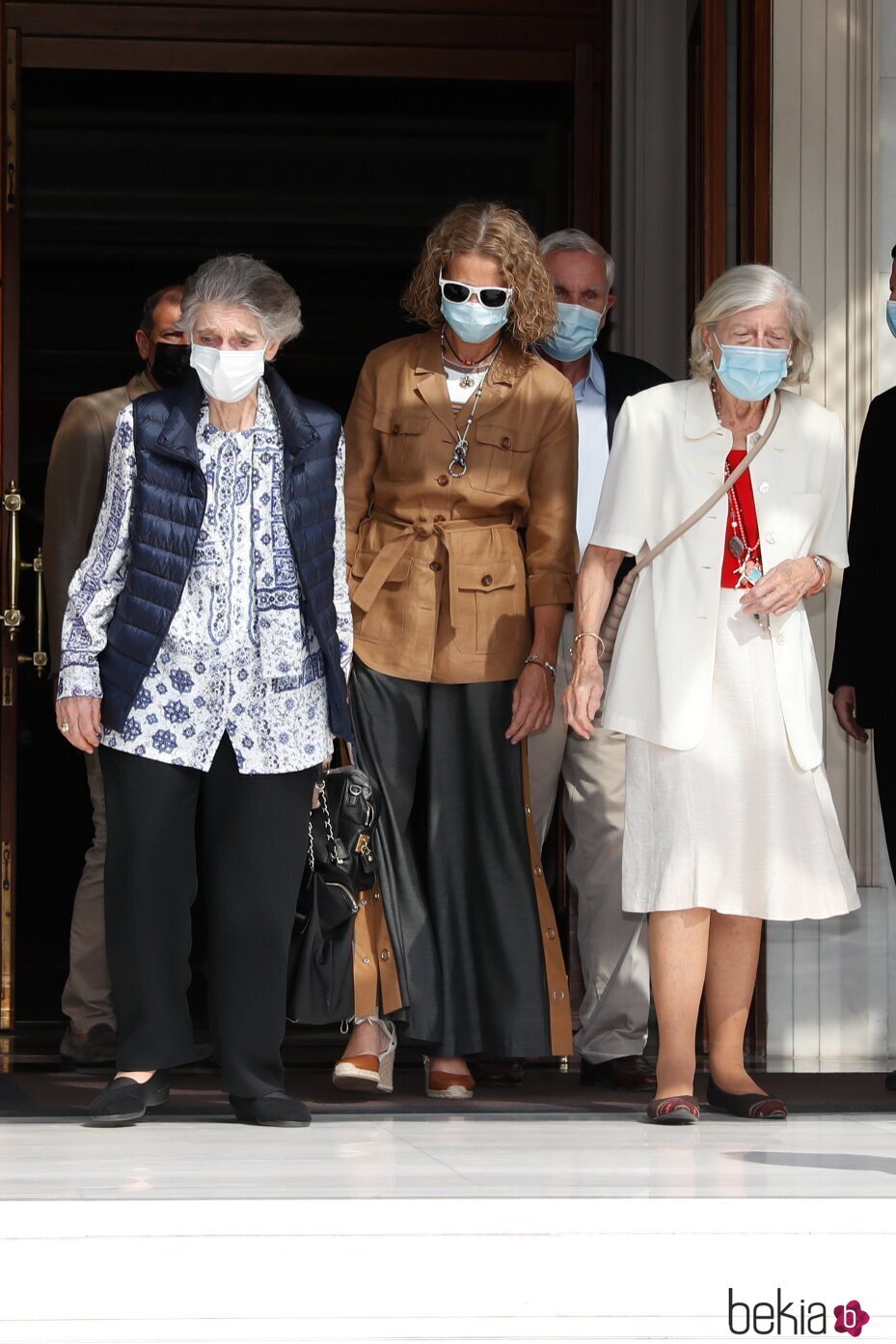 Irene de Grecia, la Infanta Elena, Tatiana Radziwill y Jean Henri Fruchaud en el almuerzo posterior a la boda de Felipe de Grecia y Nina Flohr