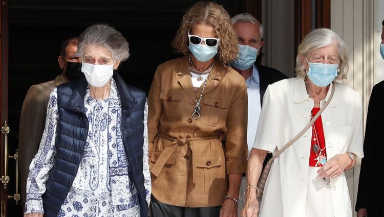 Irene de Grecia, la Infanta Elena, Tatiana Radziwill y Jean Henri Fruchaud en el almuerzo posterior a la boda de Felipe de Grecia y Nina Flohr