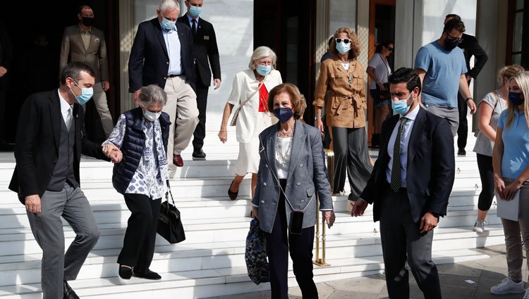 La Reina Sofía, Irene de Grecia, la Infanta Elena, Tatiana Radziwill y Jean Henri Fruchaud en el almuerzo tras la boda de Felipe de Grecia y Nina Fl