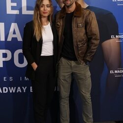 Juan Betancourt y Paula Badosa en la premiere del espectáculo del Mago Pop