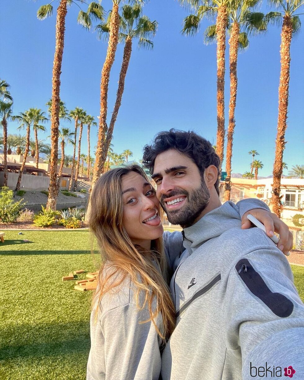 Juan Betancourt y Paula Badosa haciéndose un selfie durante Indian Wells 2021