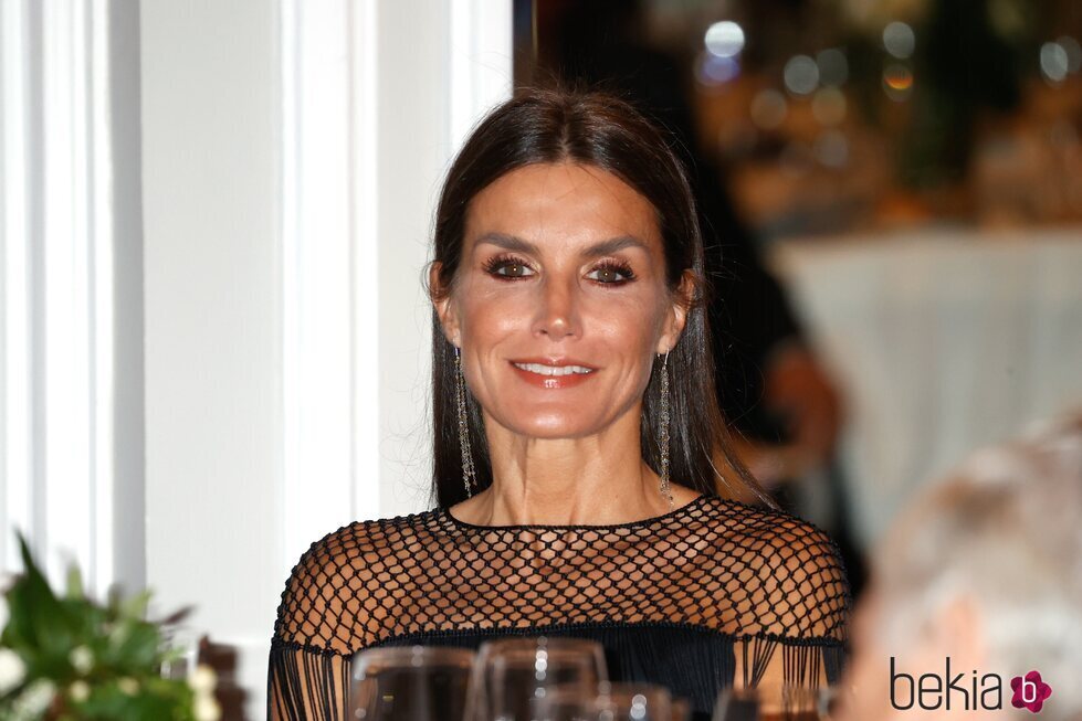 La Reina Letizia, muy sonriente en la entrega del Premio Francisco Cerecedo a Anne Applebaum