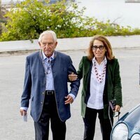 Miguel de Grecia y Marina Karella en el almuerzo posterior a la boda de Felipe de Grecia y Nina Flohr