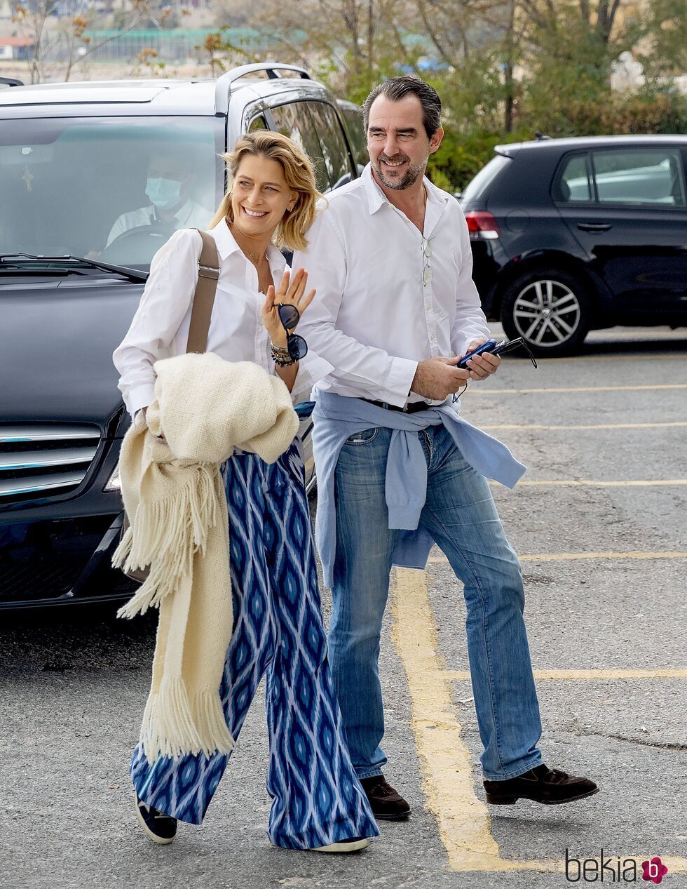 Nicolás y Tatiana de Grecia en el almuerzo posterior a la boda de Felipe de Grecia y Nina Flohr