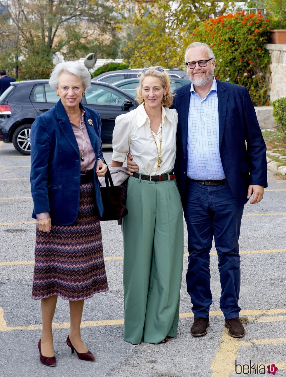 Benedicta de Dinamarca, Alexandra zu Sayn-Wittgenstein y Michael Ahlefeldt-Laurvig-Bille en el almuerzo posterior a la boda de Felipe de Grecia y Nina Floh