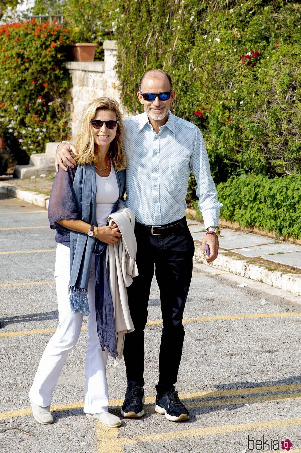 Kyril de Bulgaria y Katharine Butler en el almuerzo posterior a la boda de Felipe de Grecia y Nina Flohr