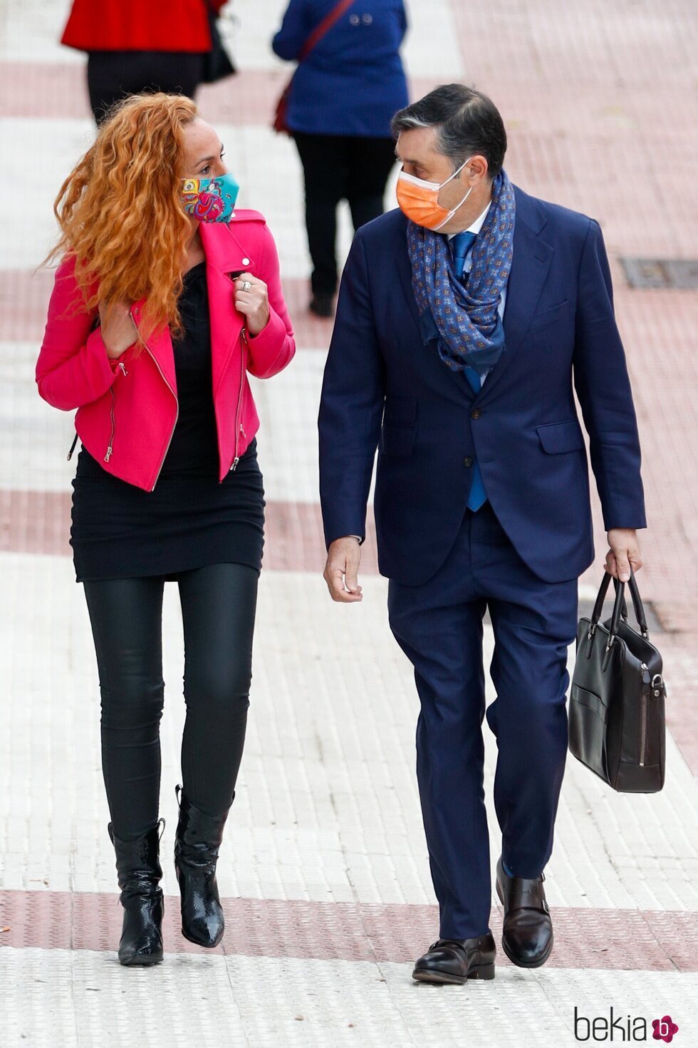 Rocío Carrasco junto a su abogado llegando a los juzgados para entregar los documentos de Rocío Jurado a Gloria Camila