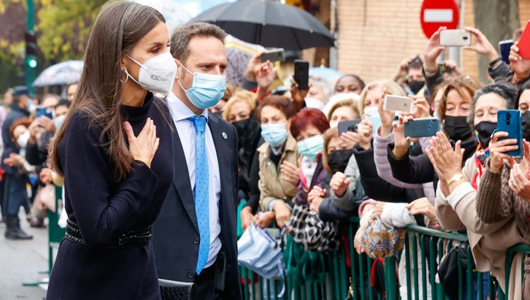 La Reina Letizia saluda a los ciudadanos de Tudela en el Festival de Cine Ópera Prima Ciudad de Tudela