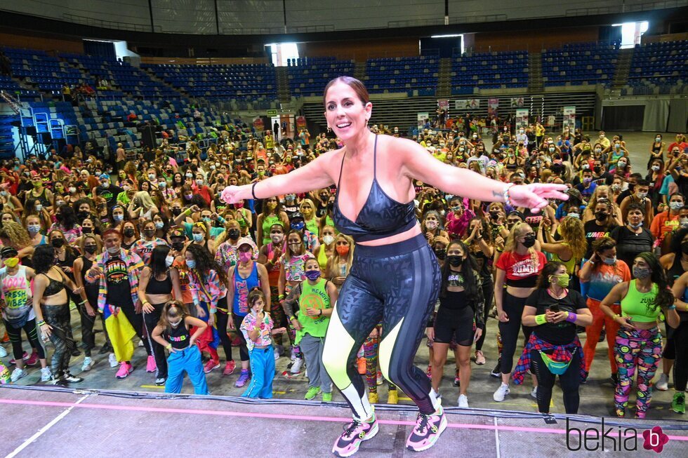 Anabel Pantoja dando una masterclass de Zumba