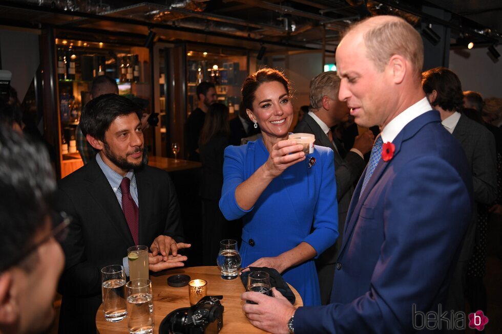 El Príncipe Guillermo y Kate Middleton bromean en la COP26